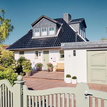 Ferienhaus Watthus Mit Kamin Und Traumhaftem Garten