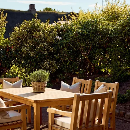 Watthus Mit Kamin Und Traumhaftem Garten Ferienhaus