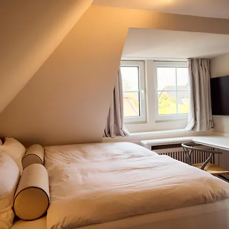 Ferienhaus Watthüs Mit Kamin Und Traumhaftem Garten